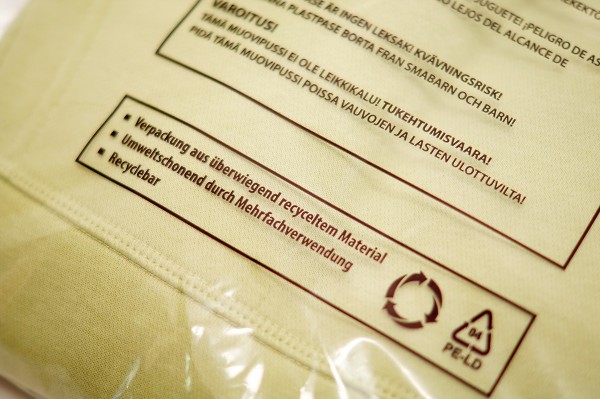 Textilverpackung aus recycelter Folie. Nachhaltig und recycelbar